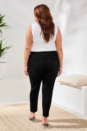 Sophia Curvy Fit Ankle Jeans-Black