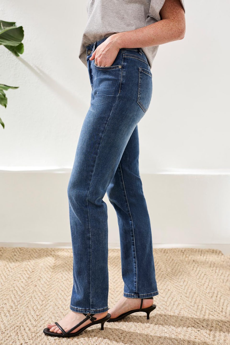 Petite Sophia Curvy Straight Leg Jeans-Dk.Vintage