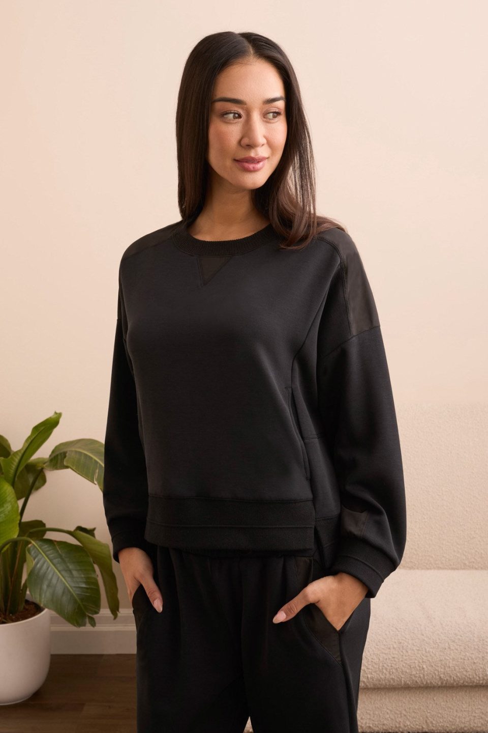 Butter Soft Hi-Low Hem Crew Neck Top-Black