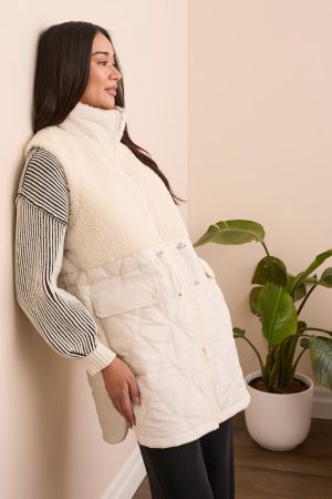 Sleeveless Mix Media Quilted Sherpa Vest-Cream