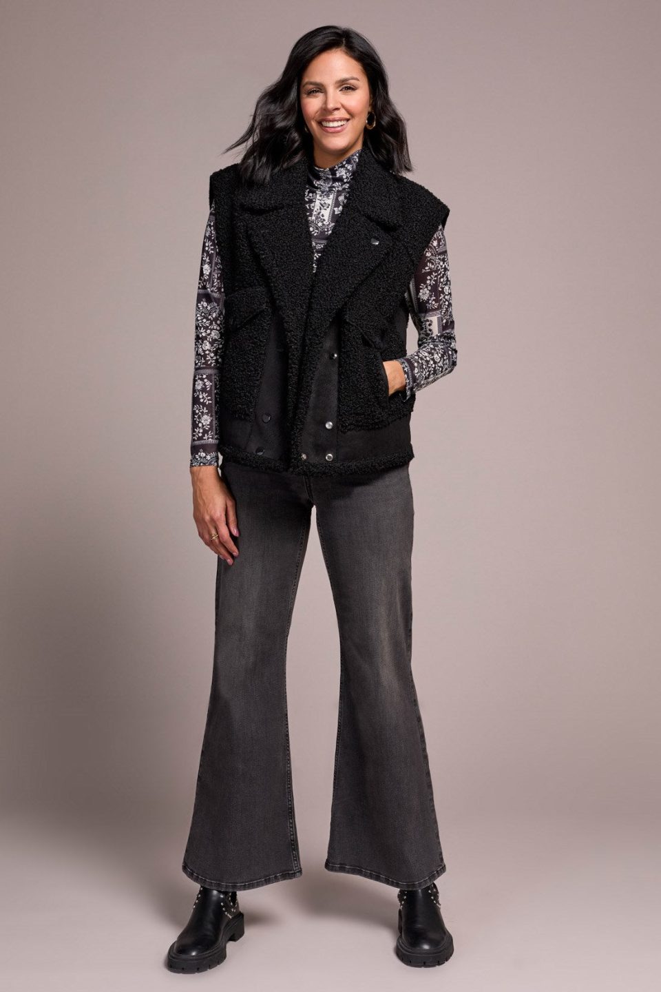 Sleeveless Sherpa Vest-Black