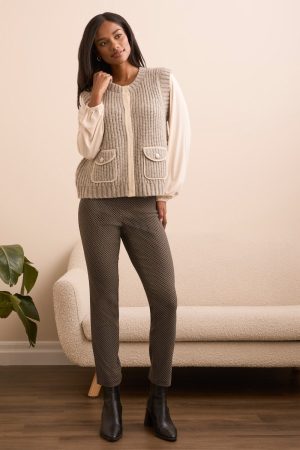 Cozy Sleeveless Knit Vest With Hidden Buttons-H sandstone