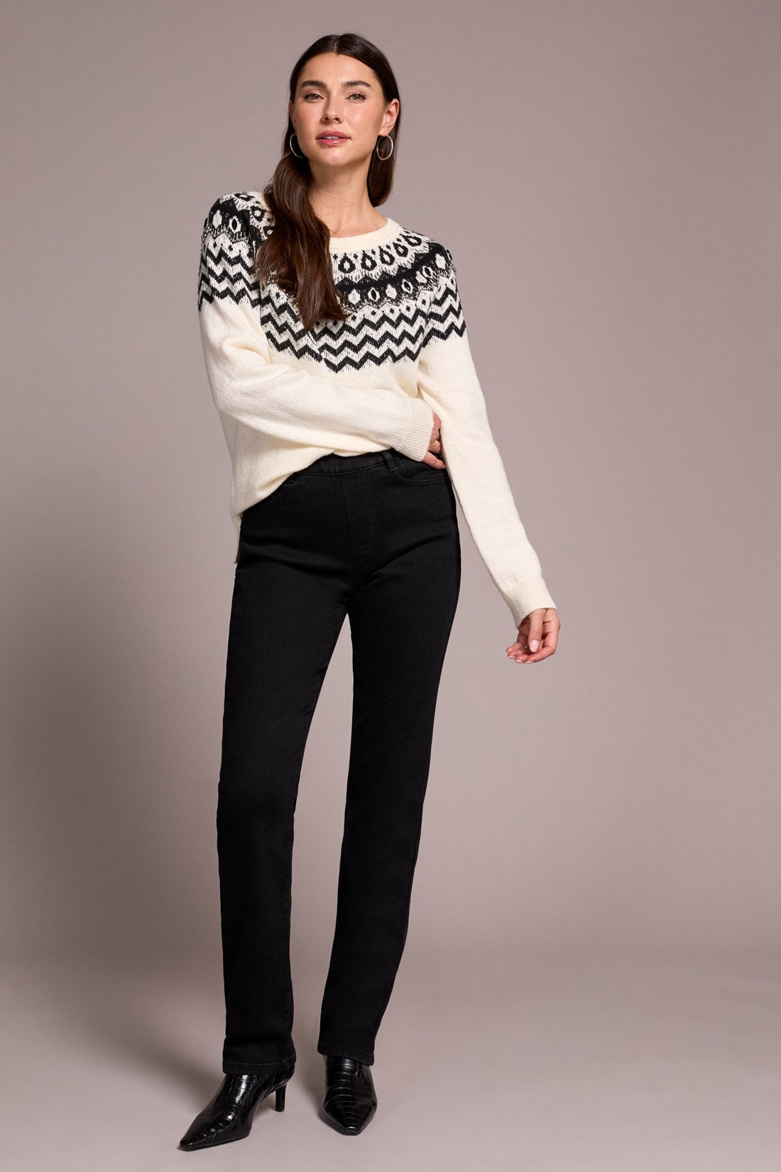 tribal-sophia-curvy-boundless-stretch-denim-pull-on-straight-leg-jeans-black-109-5859o0002.jpg